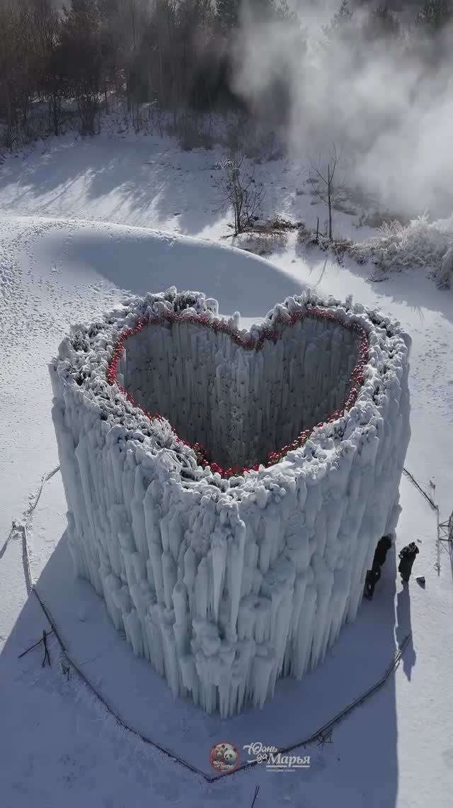 Самая романтичная ледяная скульптура появилась в Цзилине.