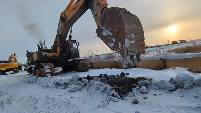 Hyundai R800_1