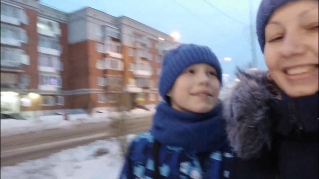 Идём на горку! 😄 Я решила вспомнить детство и прокатиться тоже 😄 Гуляем, отдыхаем!