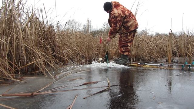 РУКАМИ ПОД ЛЁД ЗА ЩУКОЙ