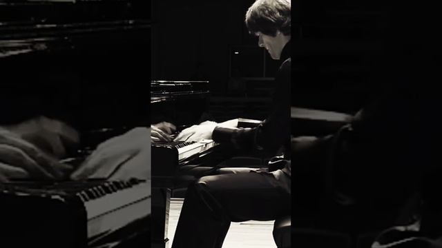 Rachmaninoff had big hands and a big soul. Рахманинов Соч.39, #9