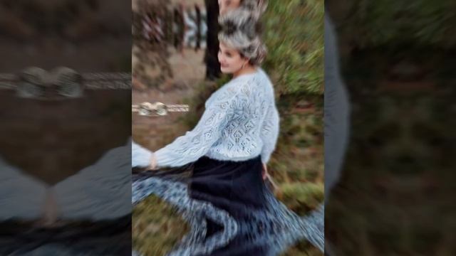 Вязаный спицами женский джемпер из кашемира и пуха
