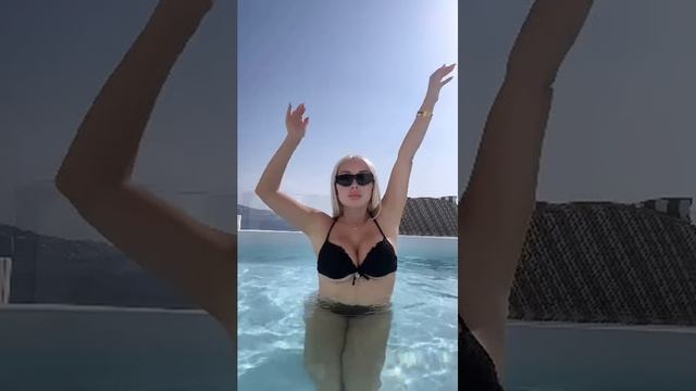 Красивые девушки в купальниках