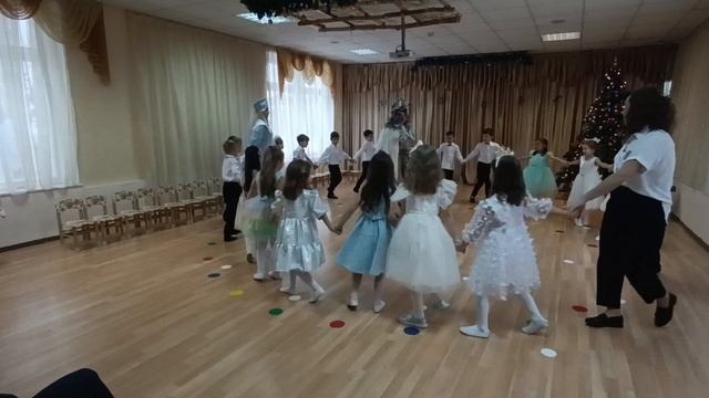 выход Бабы-Яги Песня с Бабой-Ягой Расскажи, Снегурочка.mp4