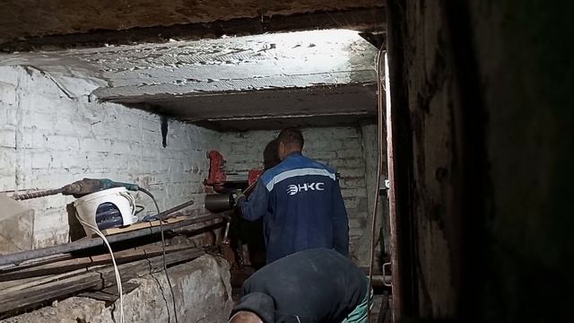 Как бурят большие дырки в толстых стенах.