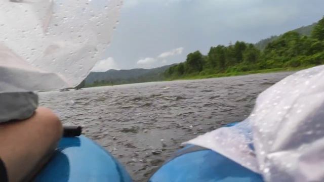 сплав по Томи в дождь