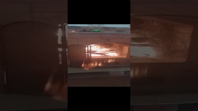 Камин на дровах в городской квартире.mp4