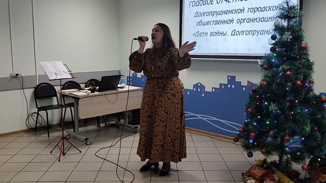 Выступление участников коллектива в Центре культурно-общественных связей.