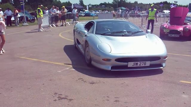 ferrari 599 & Jaguar XJ220