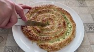 Пирог УЛИТКА с брынзой и зеленью! Что приготовить из слоёного теста?!