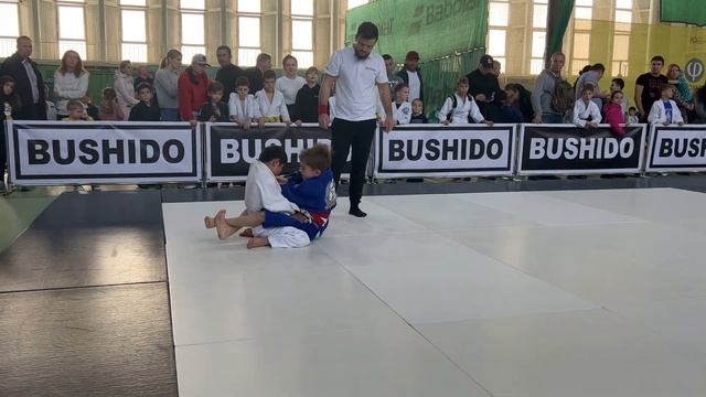 Gi BJJ "DUSHUDO 5" 1/2 финала Kids 3, белые пояса, до 27 кг. Даниил Зуев (R) vs Мухаммад Гулов.