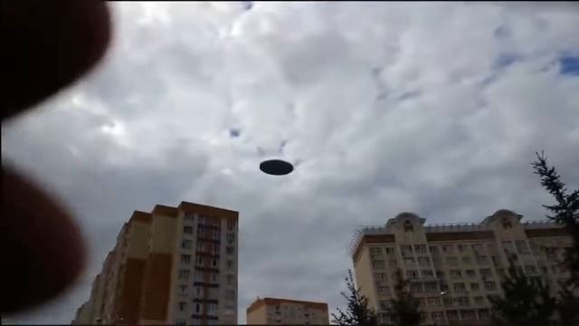 Я в ШОКЕ!!! Такого вы точно никогда не видели!!!!!!! НЛО прячутся от нас прямо над головами у людей!
