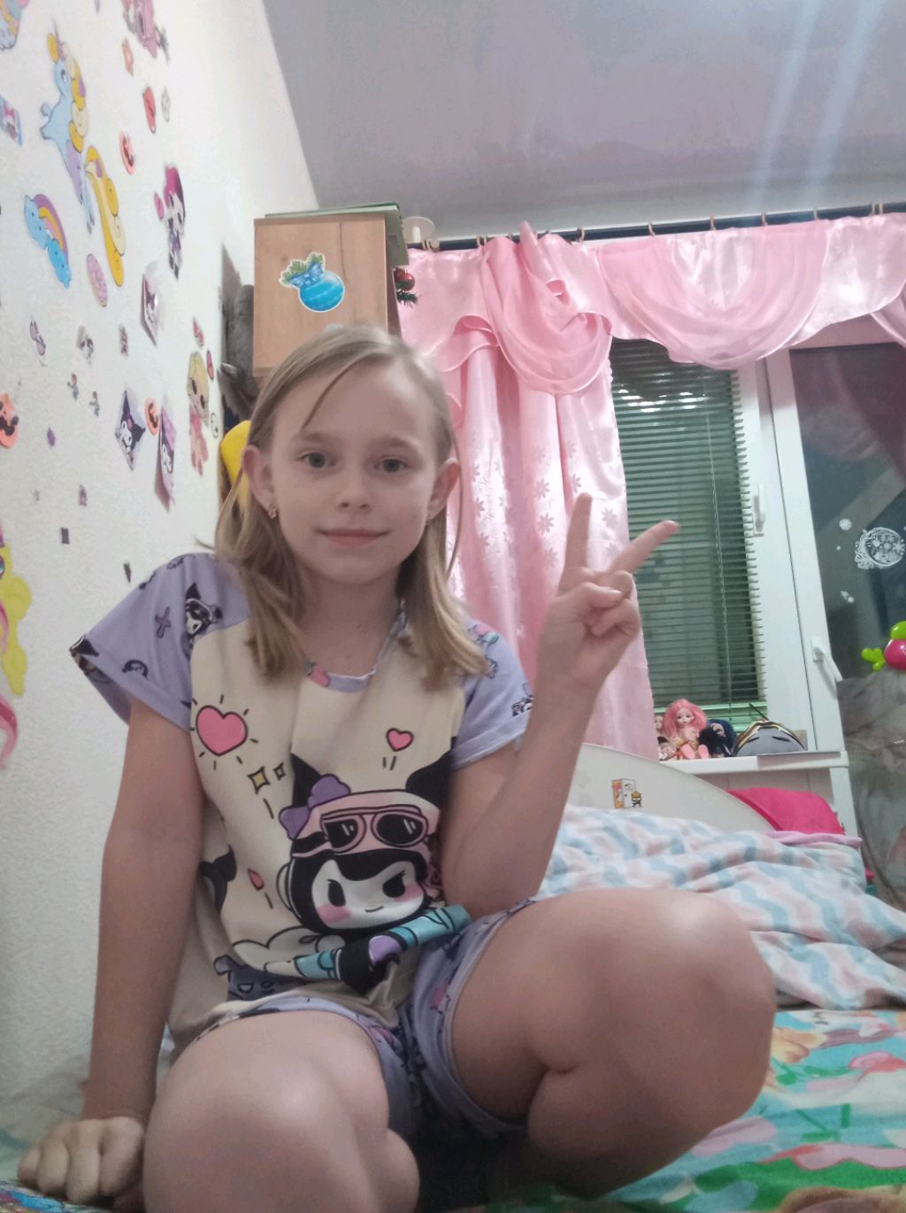 г
