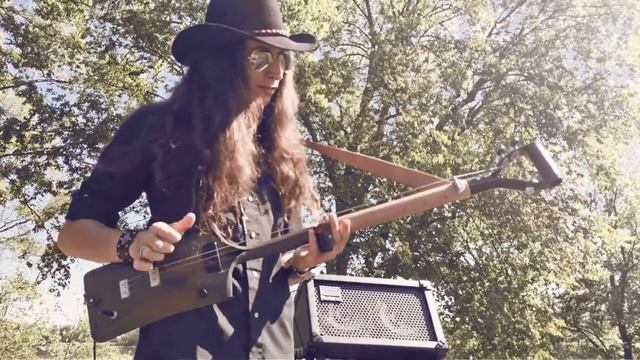 Crankin' Up the 3-String Shovel Guitar!