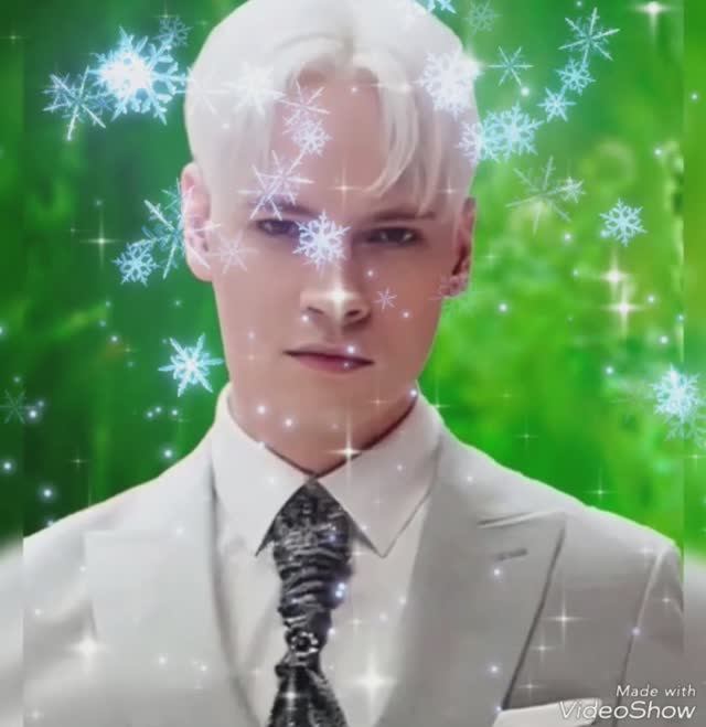 По ночам в тиши я пишу стихи... тебе...