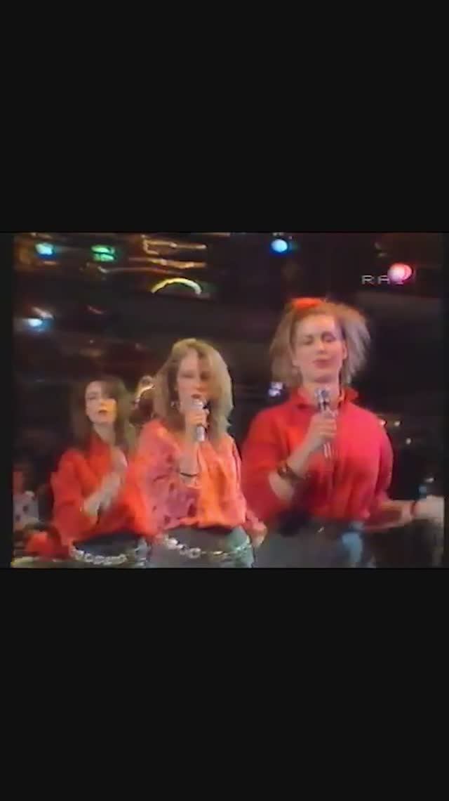 Кто лучше спел Cruel Summer. Bananarama VS Ace of Base