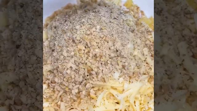 Салат с курицей и ананасами