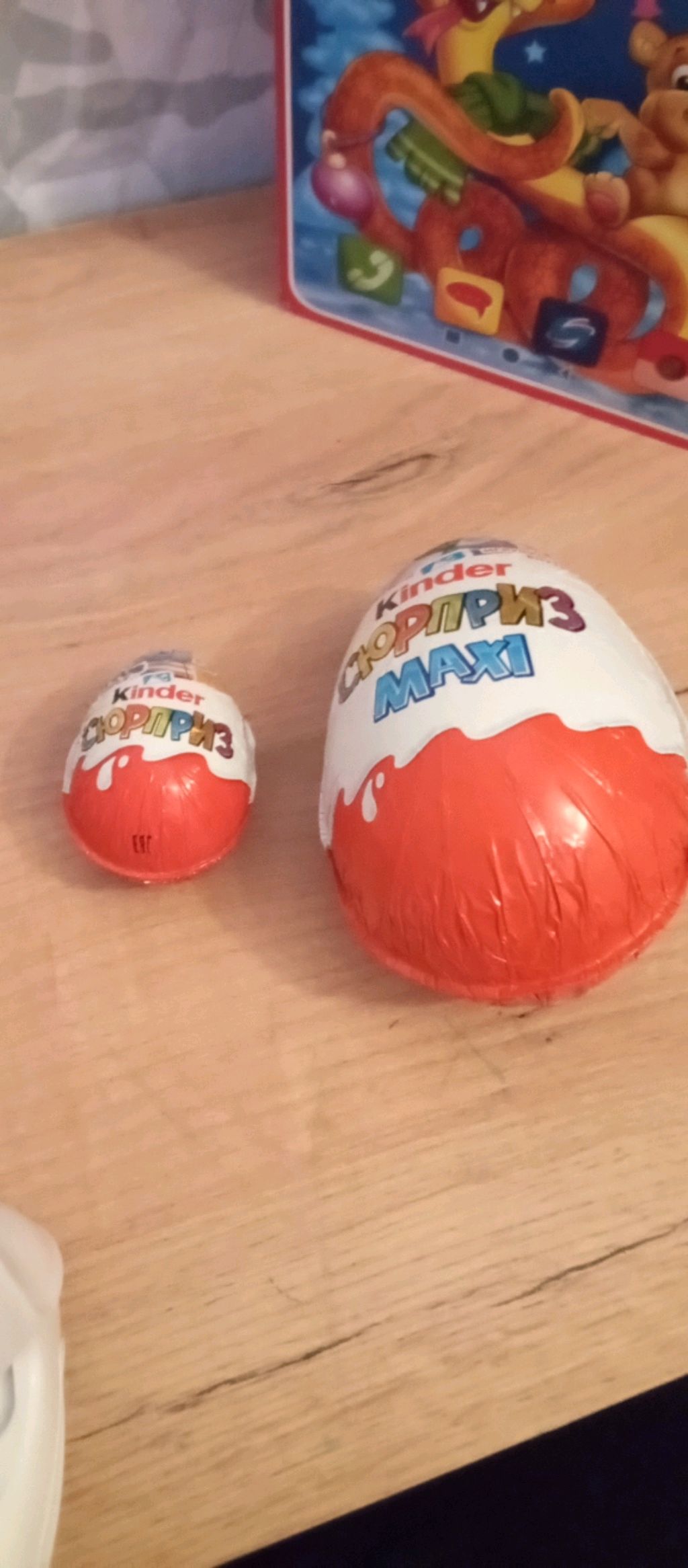 открываем kinder сюрприз