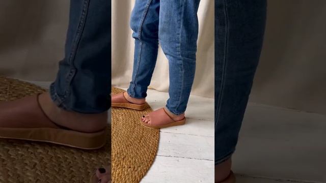 Стильные женские тапочки