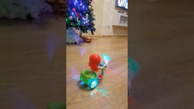 Велосипедист под елкой
