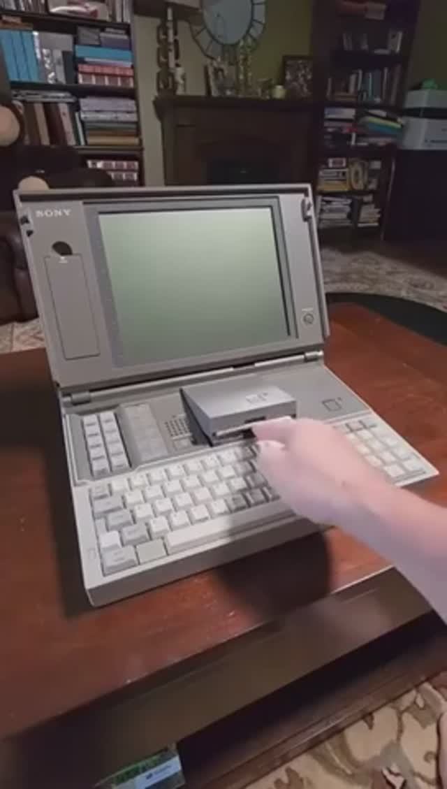 Ноутбук Sony 1986 год