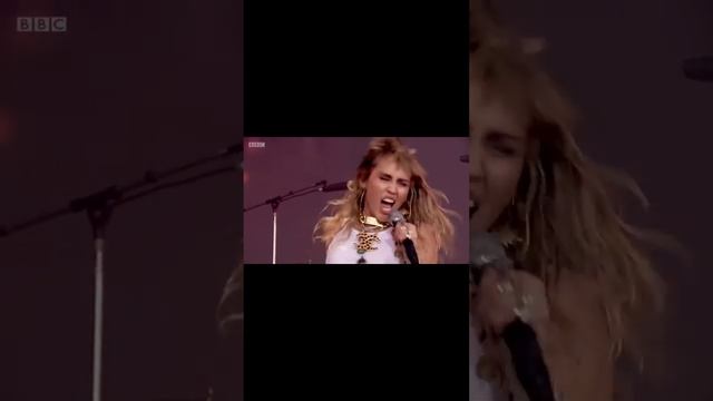 Кто лучше спел Black Dog - Miley Cyrus VS Led Zeppelin