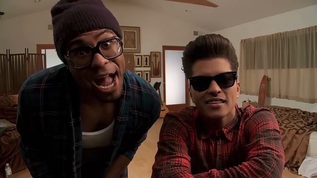 Bruno Mars - The Lazy Song (Official Music Video)