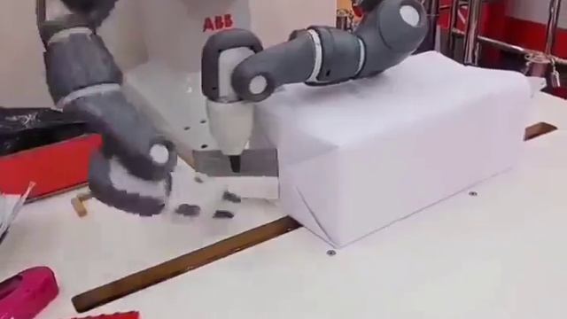 Роботы поздравляют С Наступающим Новым 2025 Годом