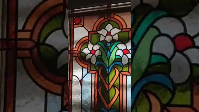 Витраж Реалистик в окне санузла