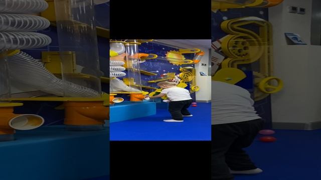 Вовка в игровой комнате / Мисс Фаина Влог
