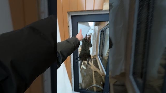 ПРОСТО И УДОБНО МНОГОЗАПОРНЫЙ ЗАМОК ДЛЯ ВХОДНОЙ ДВЕРИ #блогокна #окна #дверь #замок #ремонт
