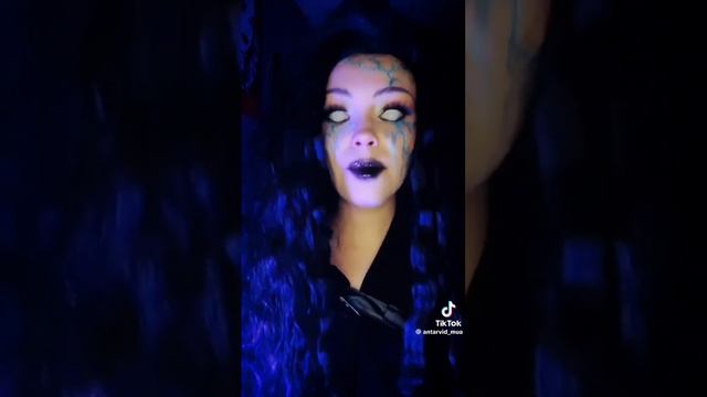 Как говорится противо естественную я не знаю кто она Но это девушка Она прекрасна