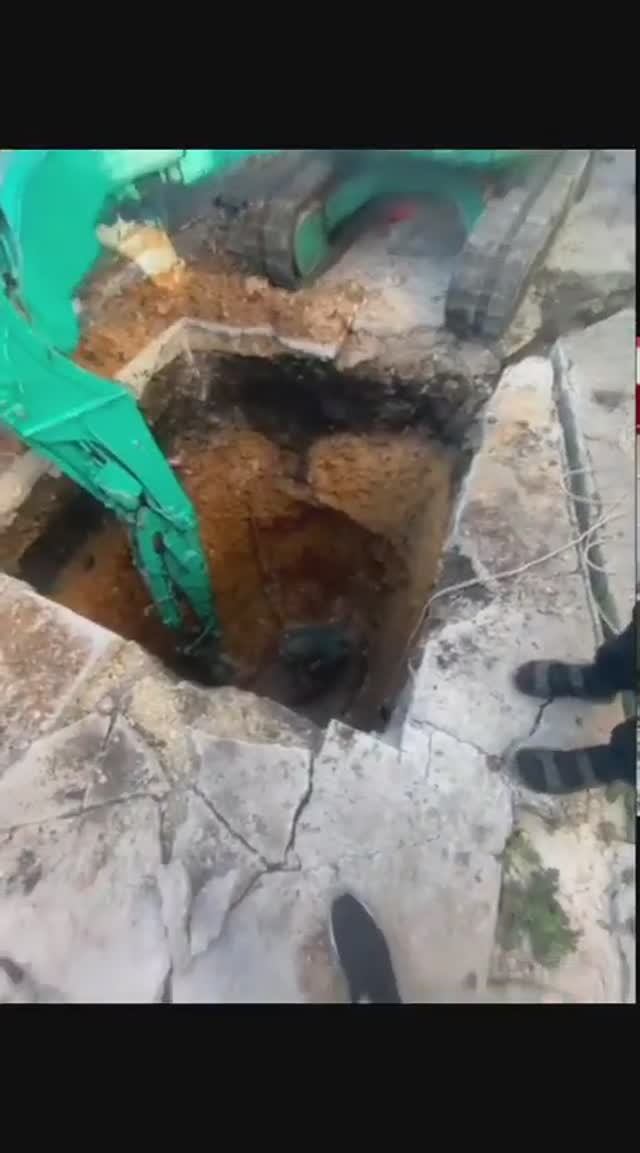 Рабочие моменты SnabTreid #земляныеработы #excavator #миниэкскаватор #канализация #водопровод