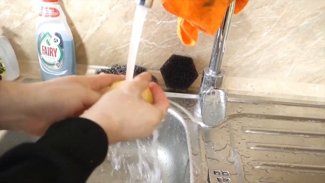 ЭЛЕЗ ГОТОВИТ СВОЙ ТАЩЕРСКИЙ СУП БОРЩ ДЛЯ ВАРФЕЙС | Элез. Видеоархив
