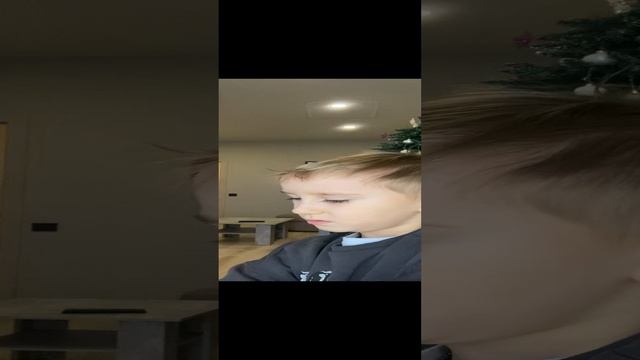 Типа вторая часть распаковки на новый год но это не случайно это просто папа случайно это