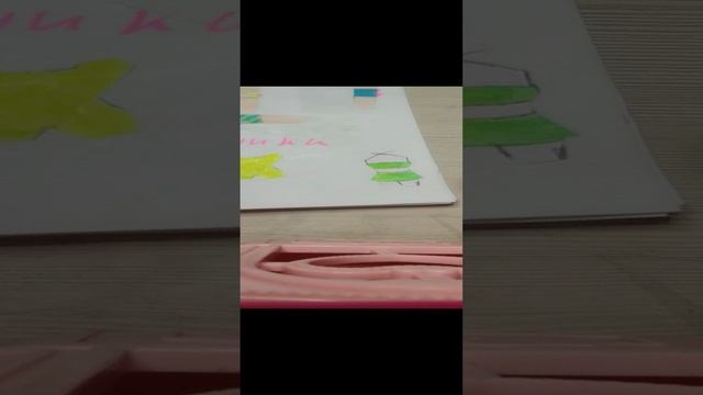 распаковку бумажных сюрпризов