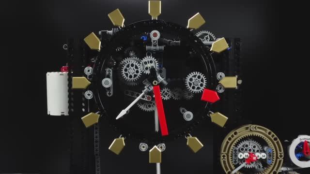 Создание часов Lego продолжительностью в миллиард лет | Making A Billion-Year Lego Clock