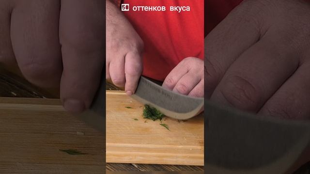 закуска на жареной картошке со шпротами.