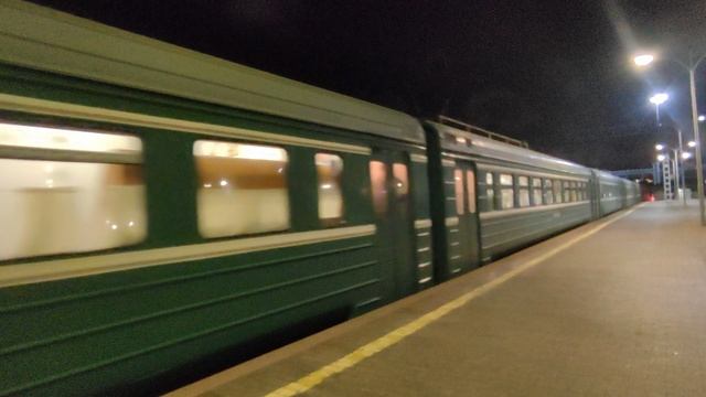 Уже не первый раз вижу! ЭР2К-980 "Лахта" с Выборга.