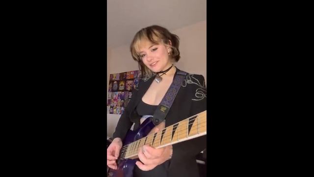 She’s got hexes on my exes #guitargirl