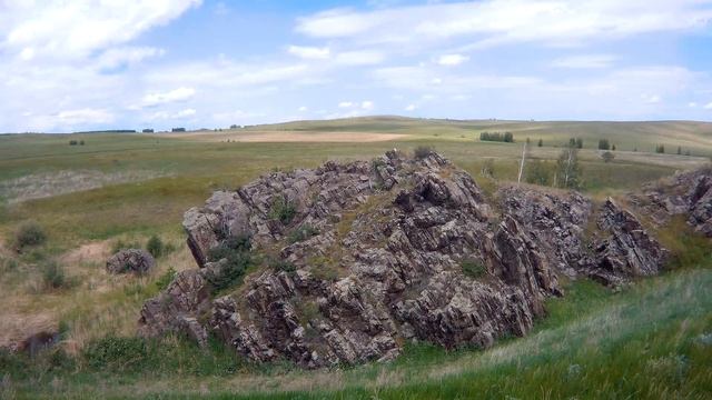 2024 0605 Верхнеуральский  район, р.Хлебинка, висячий камень.