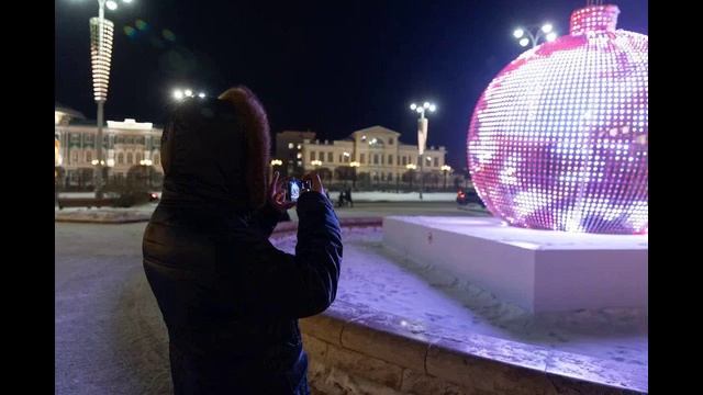 В городе закончили украшать площадь у часовни святой Екатерины.