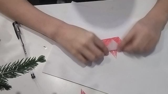 как легко сделать деда мороза из бумаги?