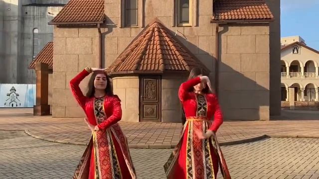 Доча танцует