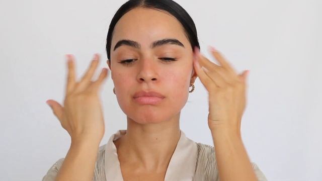 GLOWY + DEWY SKIN IN BOTTLE? GLOSSIER FUTURE DEW REVIEW