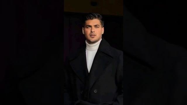 Красивый МУЖЧИНА  Красивый ПАРЕНЬ  ВИДЕО создаёт НЕЙРОСЕТЬ