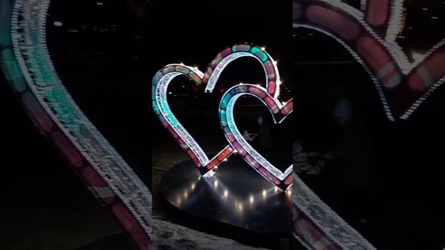Арт объект "Сердца влюбленных"