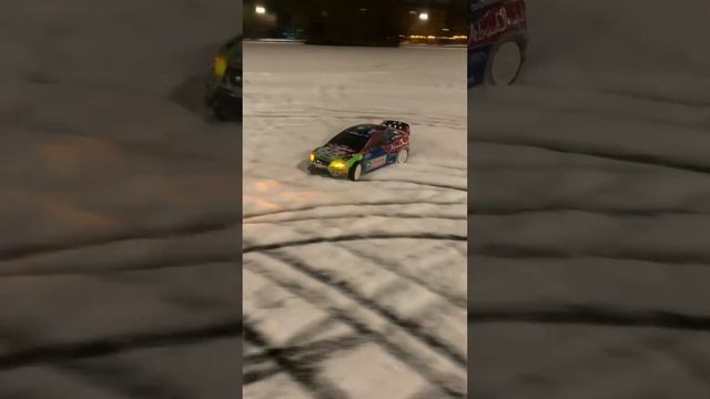 Дрифт на ледяном озере Ford Focus RS