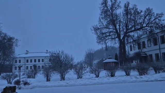 Сегодня в полночь в нашей монастыре начнется ночная Божественная литургия