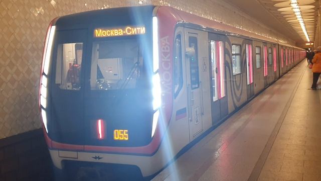 вагон типа 81-765.2 поезд Москва на станции киевская отправляется на станции деловой центр